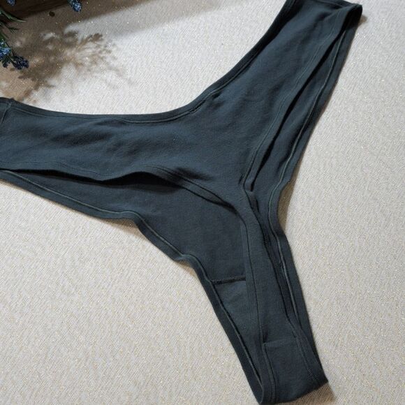 NWT SKIMS THONG - Picture 13 of 16